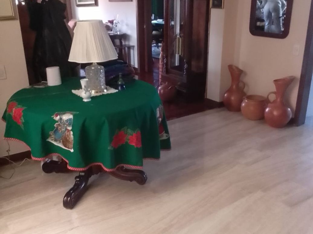 Apartamento de 5 alcobas en venta en Santa Barbara Occidental, Bogotá, 330 m² · foto 4 de 11