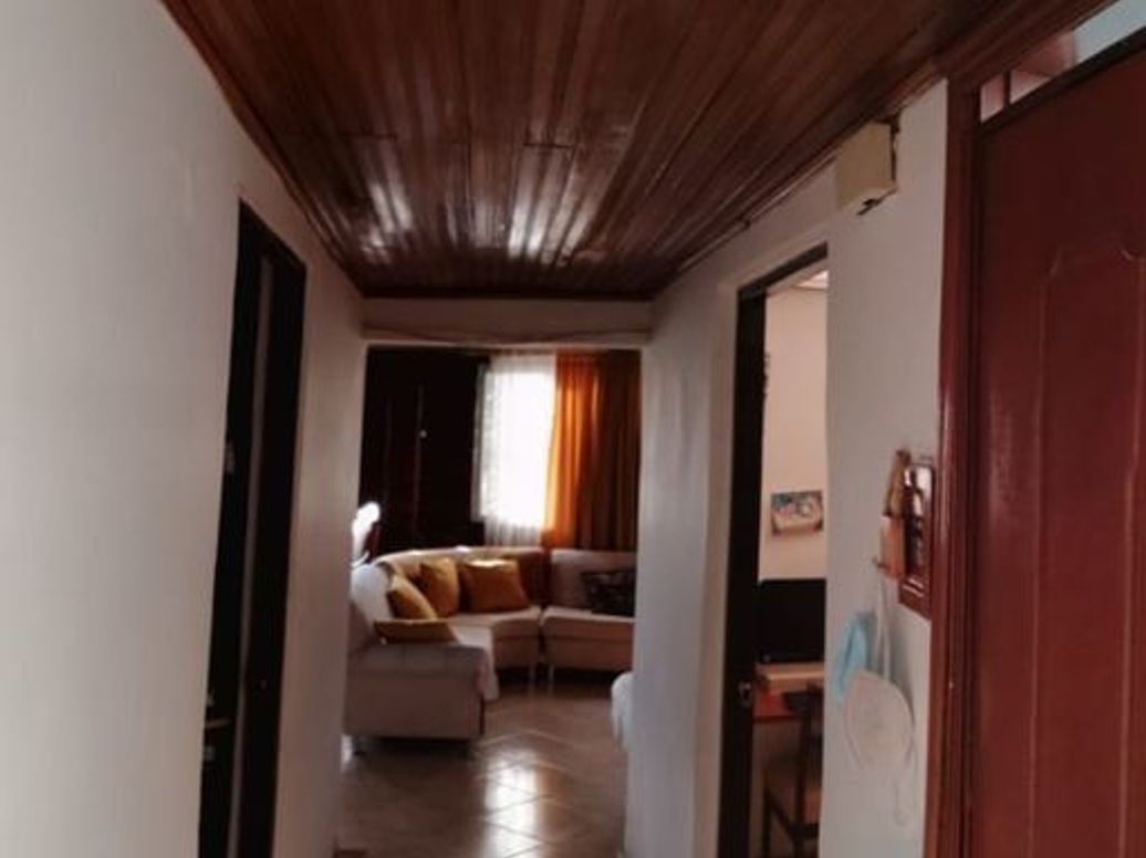 Casa de 6 alcobas en venta en Bravo Paez, Bogotá, 311 m² · foto 9 de 13