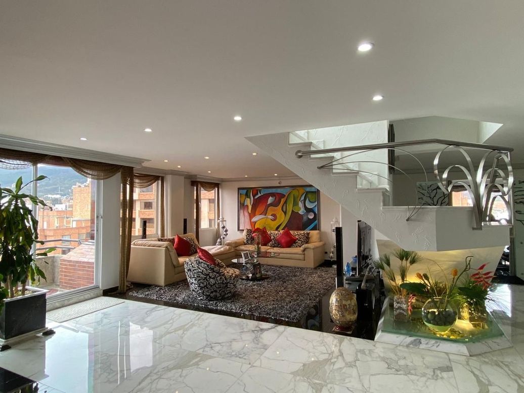 Apartamento de 4 alcobas en venta en Santa Barbara Central, Bogotá, 410 m² · foto 3 de 20