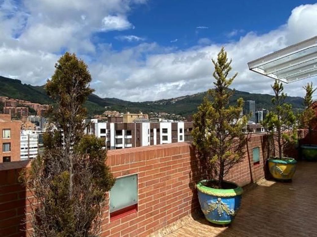 Apartamento de 4 alcobas en venta en Santa Barbara Central, Bogotá, 410 m² · foto 2 de 20