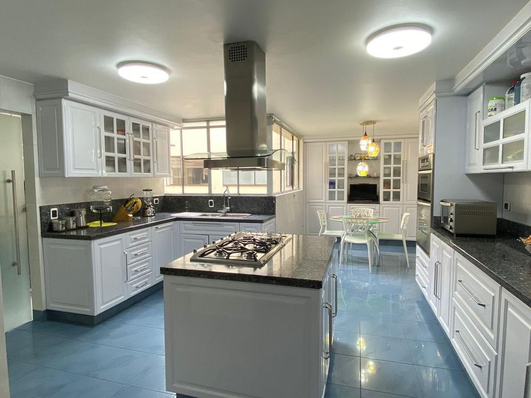 Apartamento de 4 alcobas en venta en Santa Barbara Central, Bogotá, 410 m² · foto 6 de 20