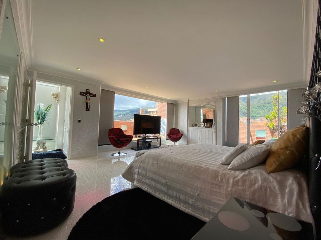 Apartamento de 4 alcobas en venta en Santa Barbara Central, Bogotá, 410 m² · foto 17 de 20