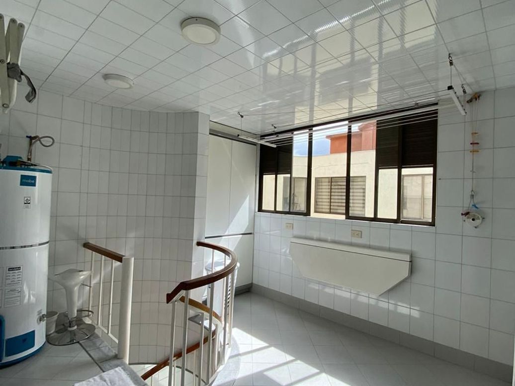 Apartamento de 4 alcobas en venta en Santa Barbara Central, Bogotá, 410 m² · foto 19 de 20