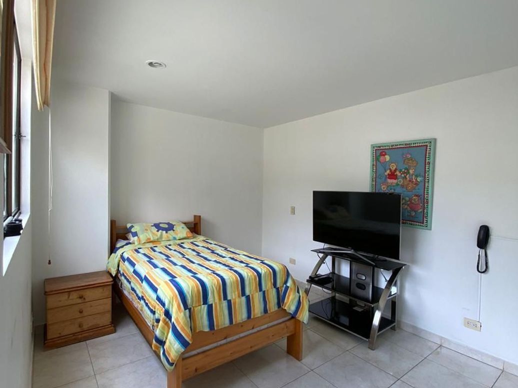 Apartamento de 4 alcobas en venta en Santa Barbara Central, Bogotá, 410 m² · foto 18 de 20