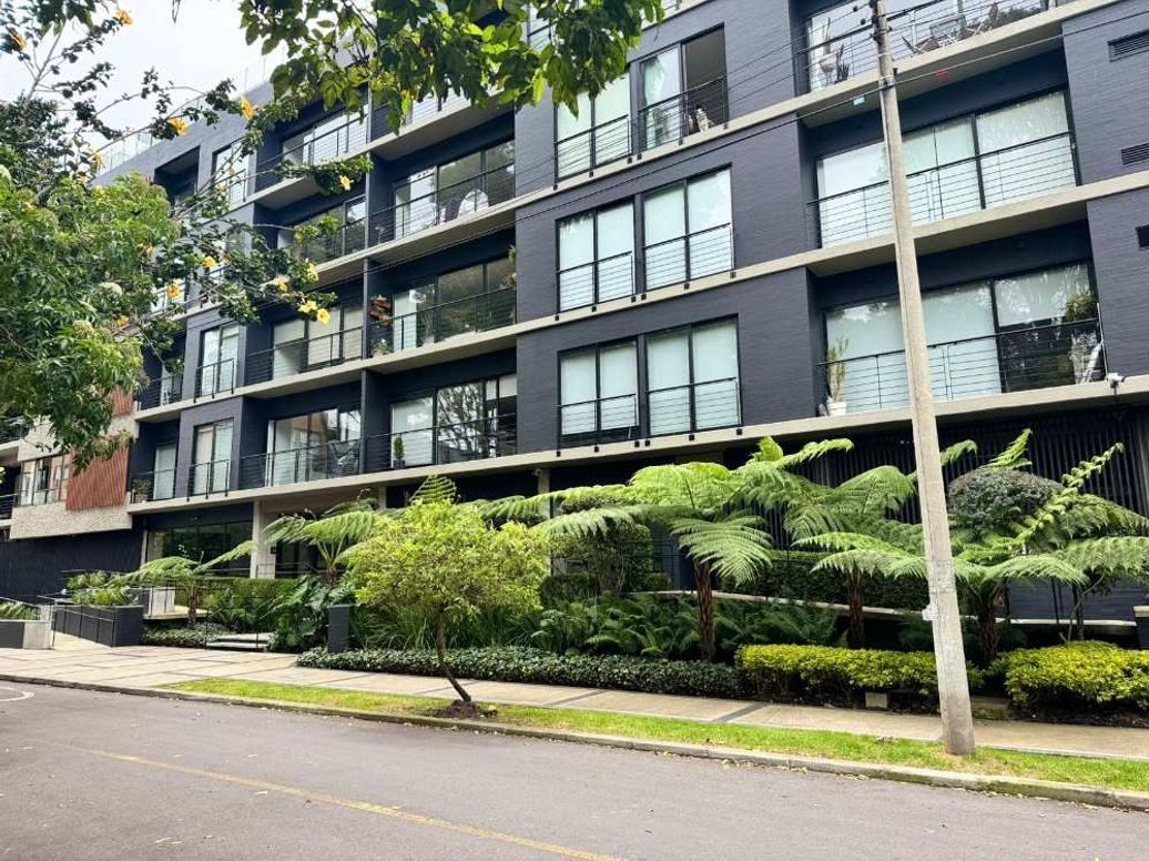 Apartamento de 3 alcobas en venta en Cedritos, Bogotá, 123 m² · foto 2 de 20