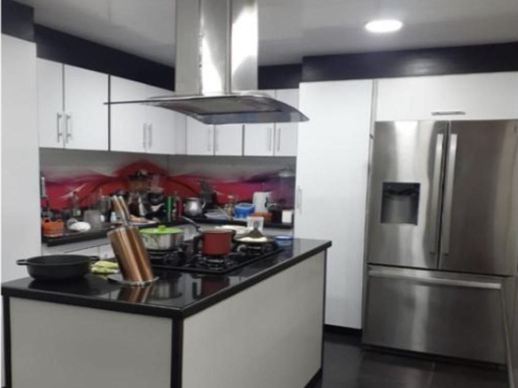 Casa de 6 alcobas en venta en San Antonio De Padua, Bogotá, 300 m² · foto 4 de 11