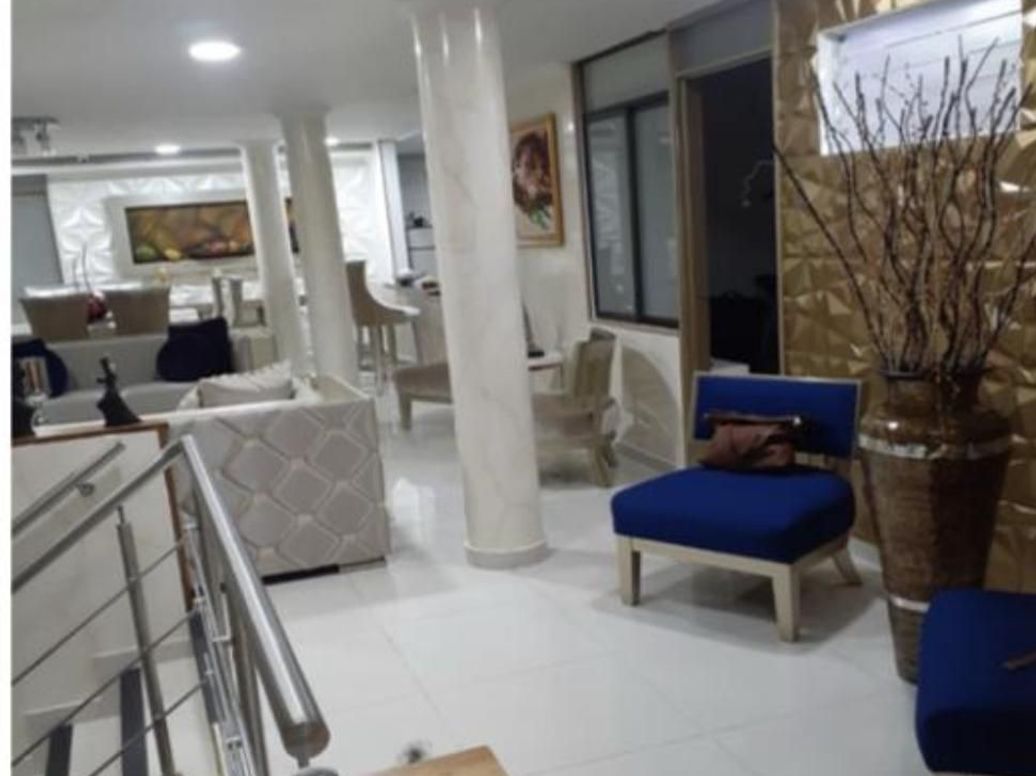 Casa de 6 alcobas en venta en San Antonio De Padua, Bogotá, 300 m² · foto 2 de 11