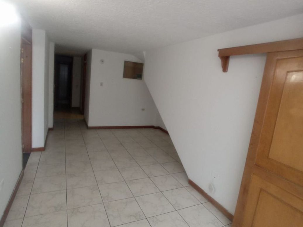 Casa de 6 alcobas en venta en La Isabela, Bogotá, 332 m² · foto 14 de 20