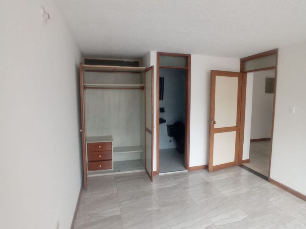 Casa de 6 alcobas en venta en La Isabela, Bogotá, 332 m² · foto 4 de 20