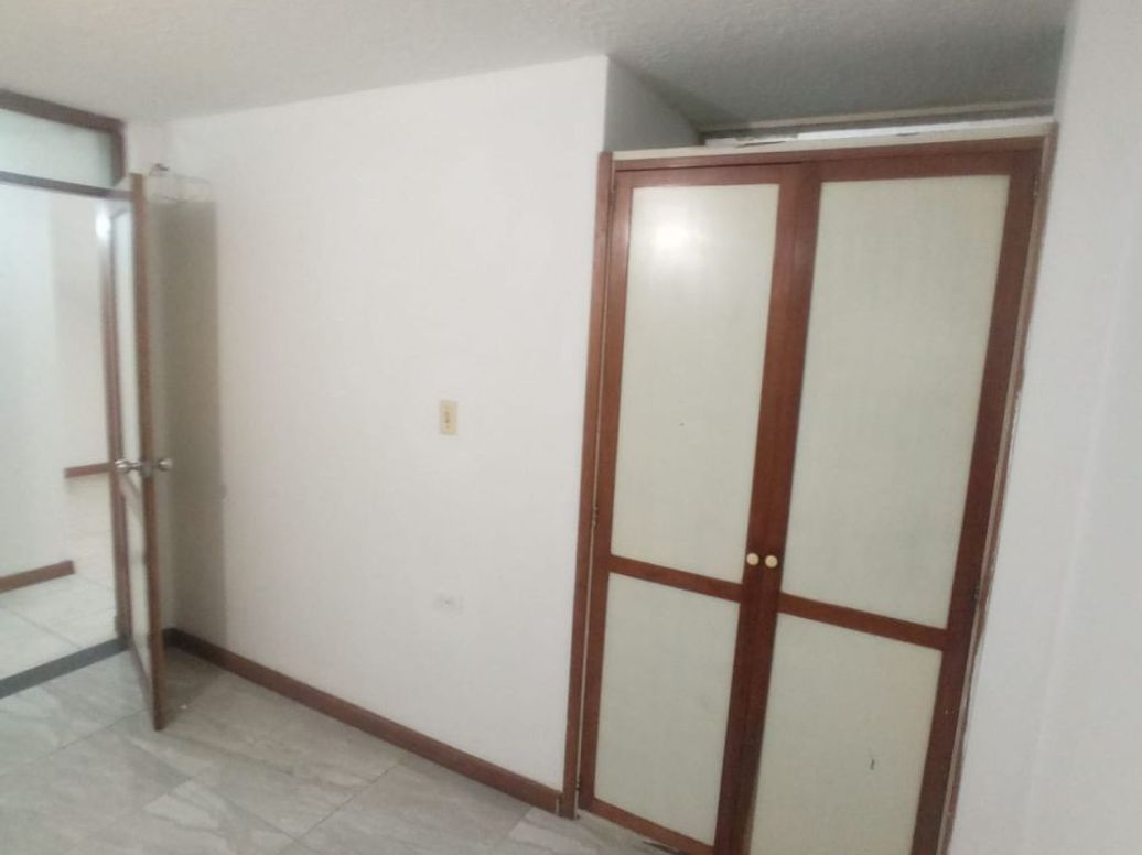 Casa de 6 alcobas en venta en La Isabela, Bogotá, 332 m² · foto 9 de 20