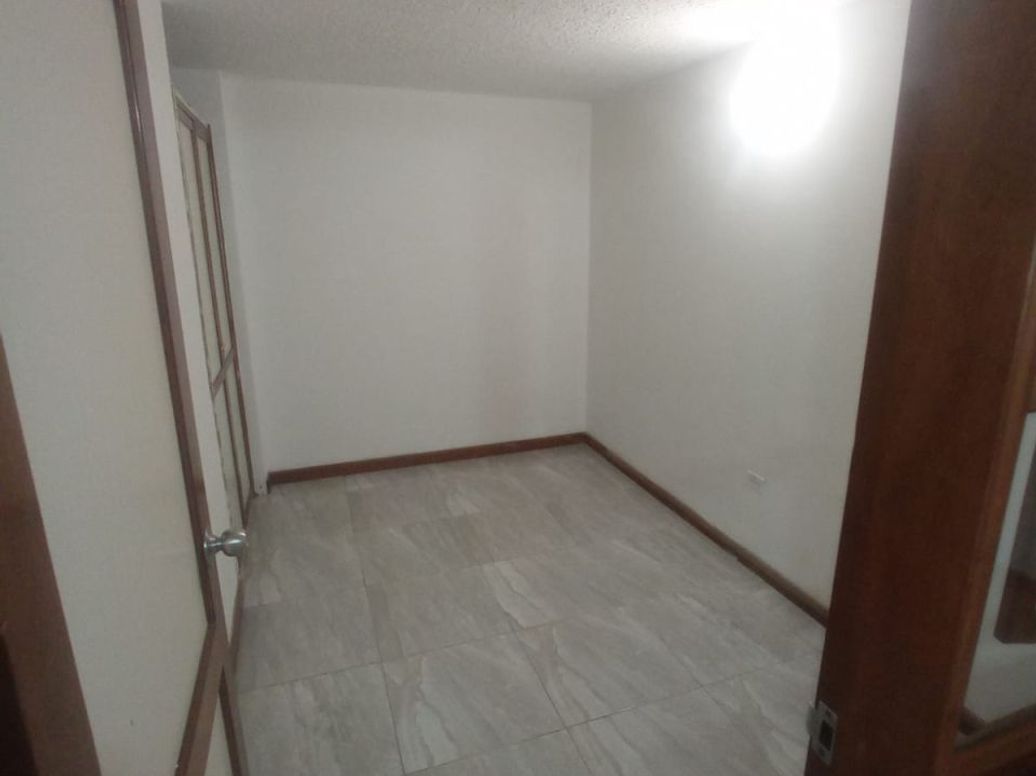 Casa de 6 alcobas en venta en La Isabela, Bogotá, 332 m² · foto 8 de 20