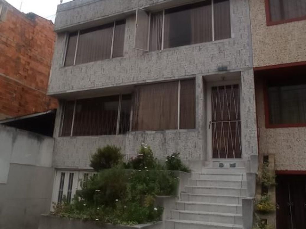 Casa de 6 alcobas en venta en La Isabela, Bogotá, 332 m² · foto 2 de 20