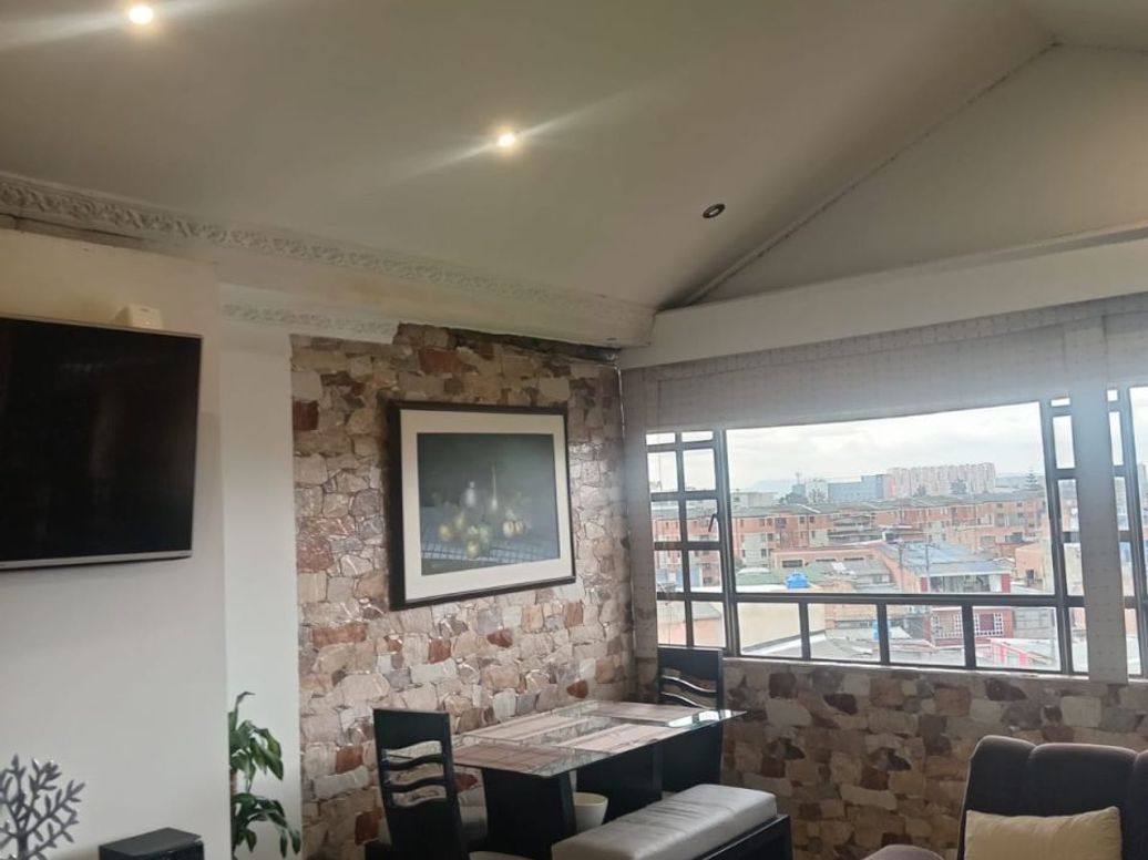 Casa de 6 alcobas en venta en Fontibón, Bogotá · foto 2 de 20