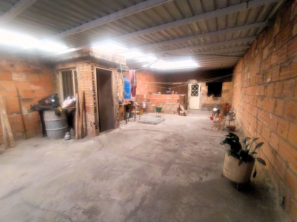 Apartamento de 6 alcobas en venta en La Gaitana, Bogotá, 190 m² · foto 2 de 9