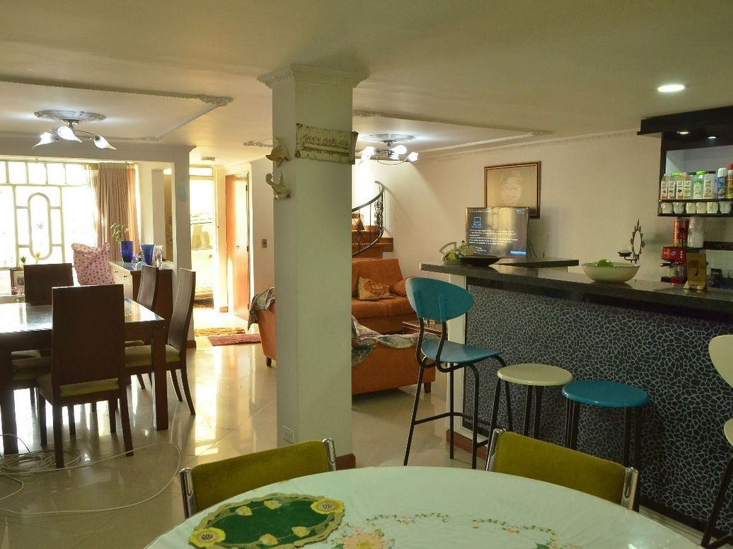 Casa de 5 alcobas en venta en Marsella, Bogotá, 320 m² · foto 8 de 18
