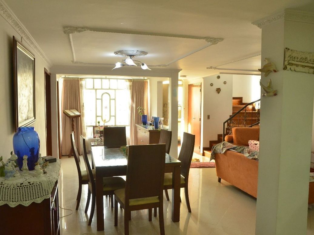 Casa de 5 alcobas en venta en Marsella, Bogotá, 320 m² · foto 2 de 18