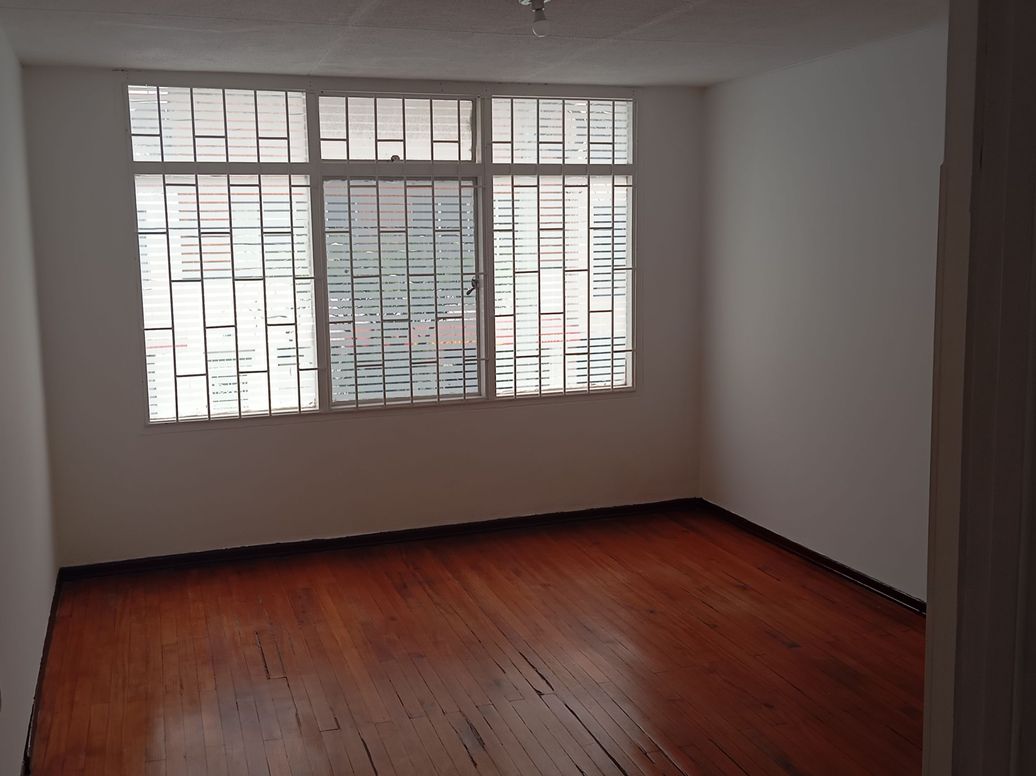 Casa de 5 alcobas en venta en El Rosario, Bogotá, 243 m² · foto 6 de 13
