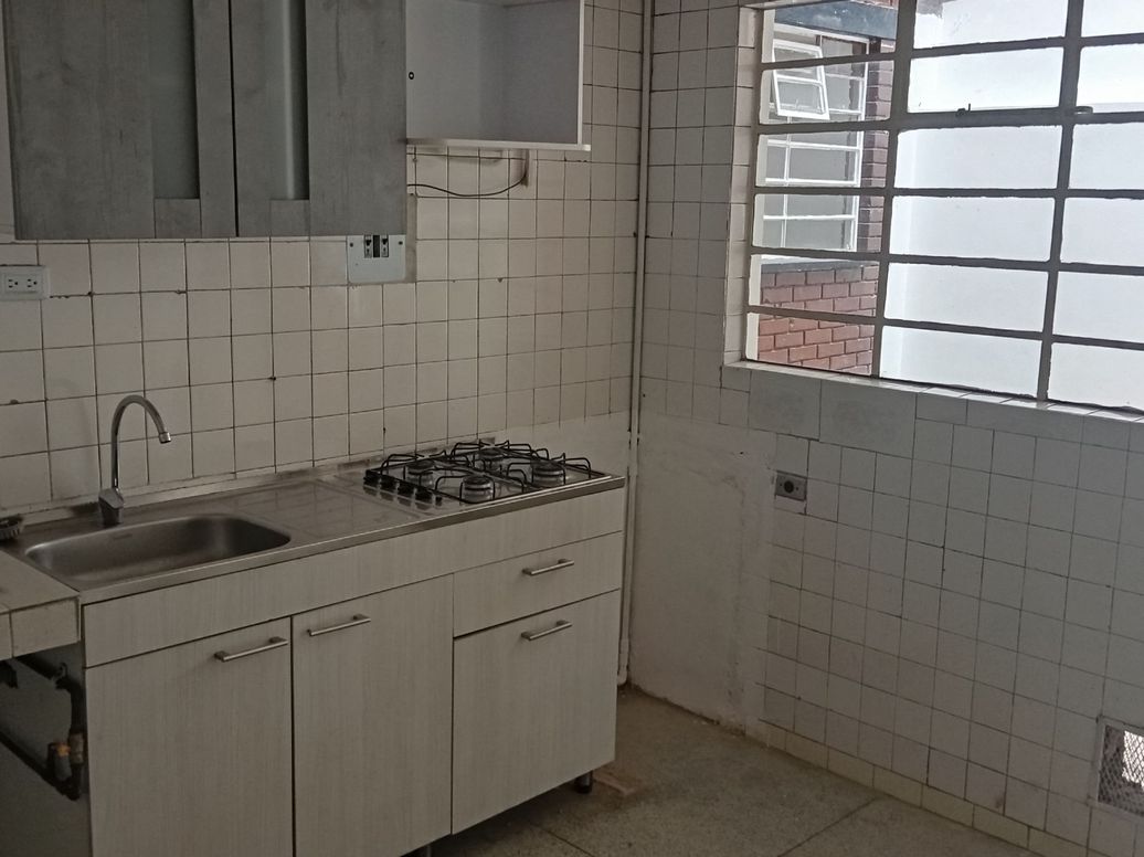 Casa de 5 alcobas en venta en El Rosario, Bogotá, 243 m² · foto 3 de 13