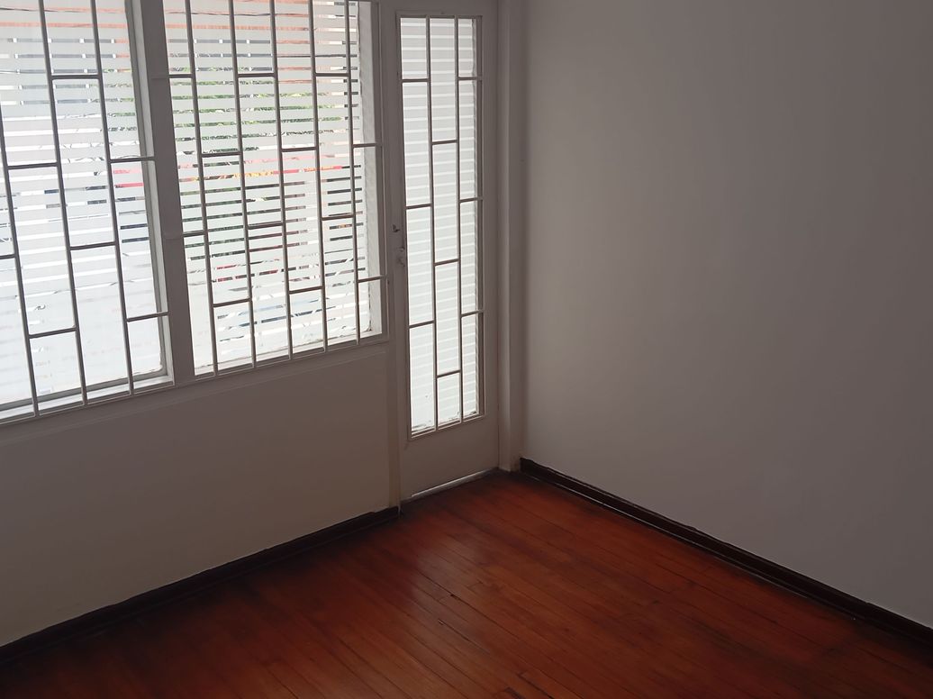 Casa de 5 alcobas en venta en El Rosario, Bogotá, 243 m² · foto 2 de 13