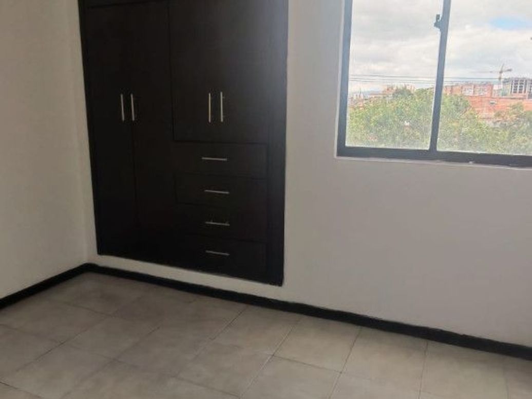 Apartamento de 3 alcobas en venta en Batallón Caldas, Bogotá · foto 8 de 14