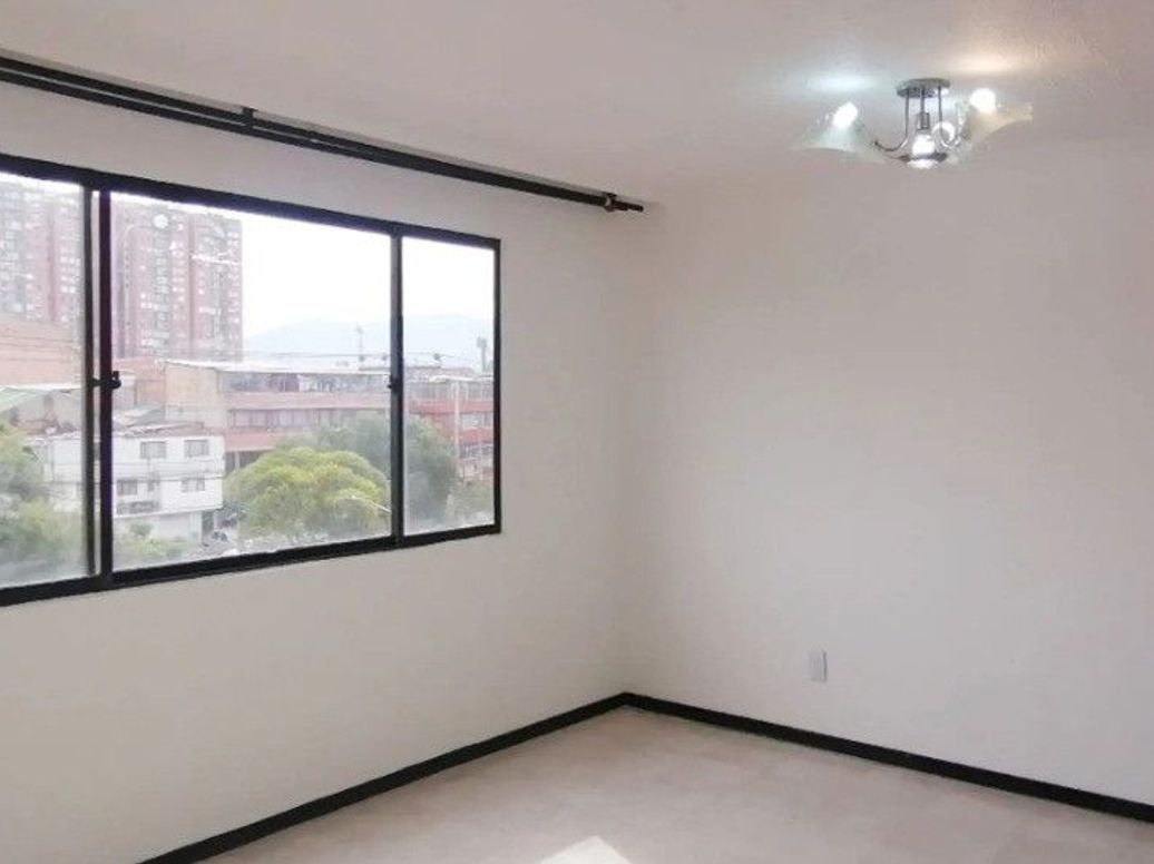 Apartamento de 3 alcobas en venta en Batallón Caldas, Bogotá · foto 4 de 14