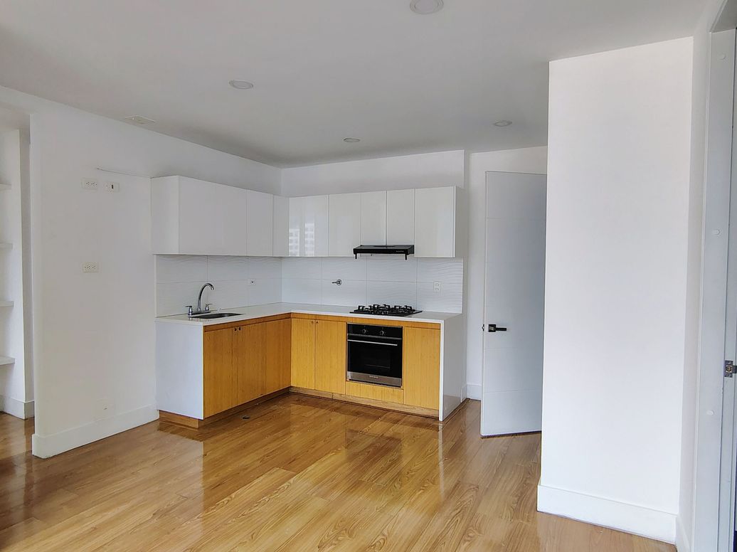 Apartamento de 2 alcobas en venta en Los Cedritos, Bogotá, 72 m² · foto 3 de 19