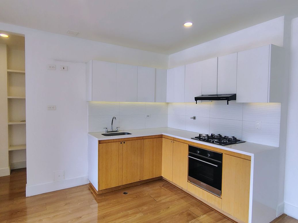 Apartamento de 2 alcobas en venta en Los Cedritos, Bogotá, 72 m² · foto 2 de 19