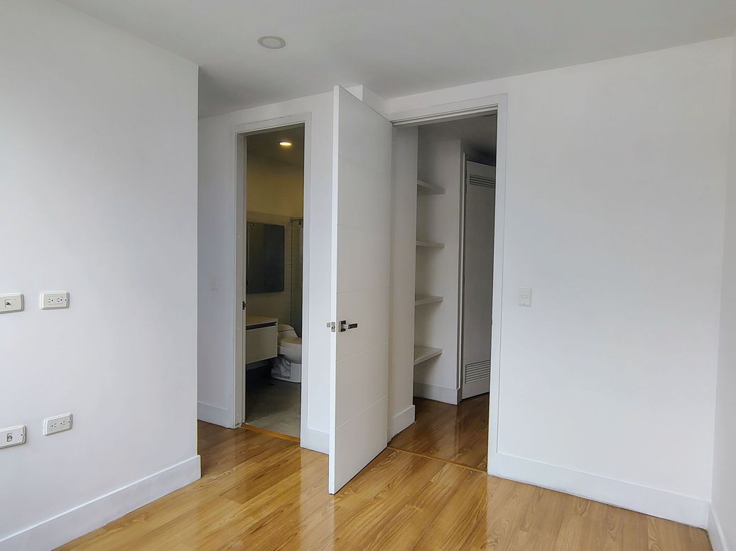 Apartamento de 2 alcobas en venta en Los Cedritos, Bogotá, 72 m² · foto 14 de 19