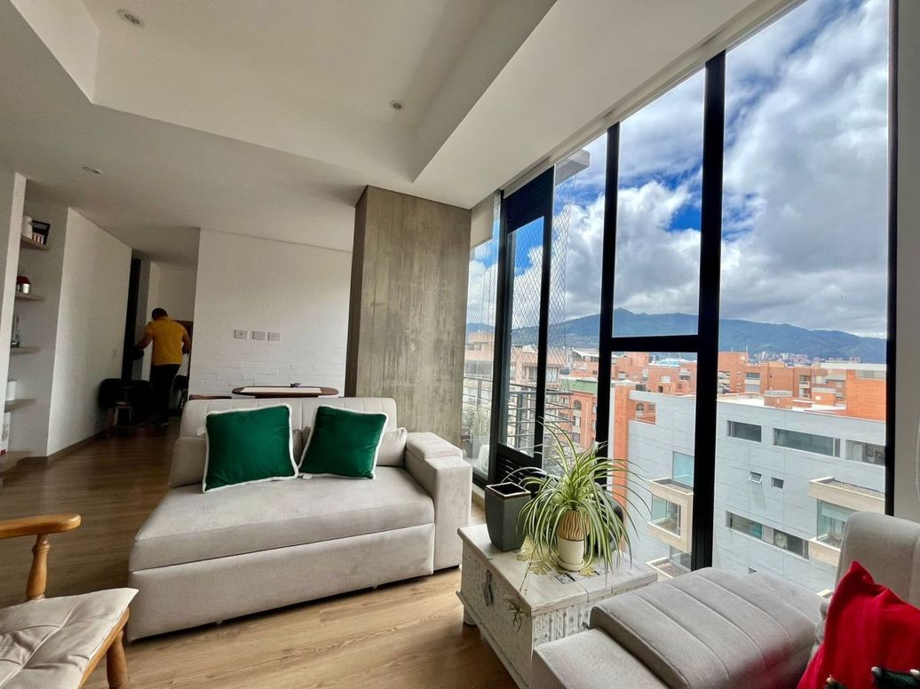 Apartamento de 1 alcoba en venta en Santa Barbara Occidental, Bogotá, 54 m² · foto 4 de 17