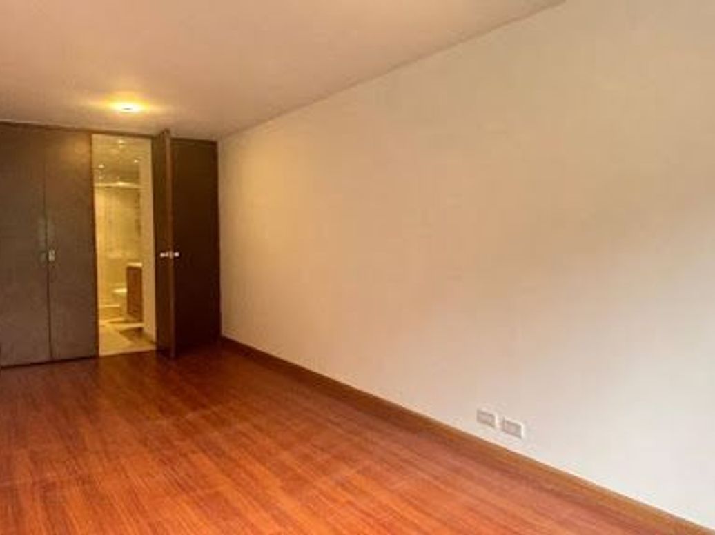 Apartamento de 1 alcoba en venta en Los Rosales, Bogotá, 57 m² · foto 16 de 18