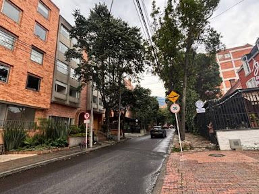 Apartamento de 1 alcoba en venta en Los Rosales, Bogotá, 57 m² · foto 17 de 18