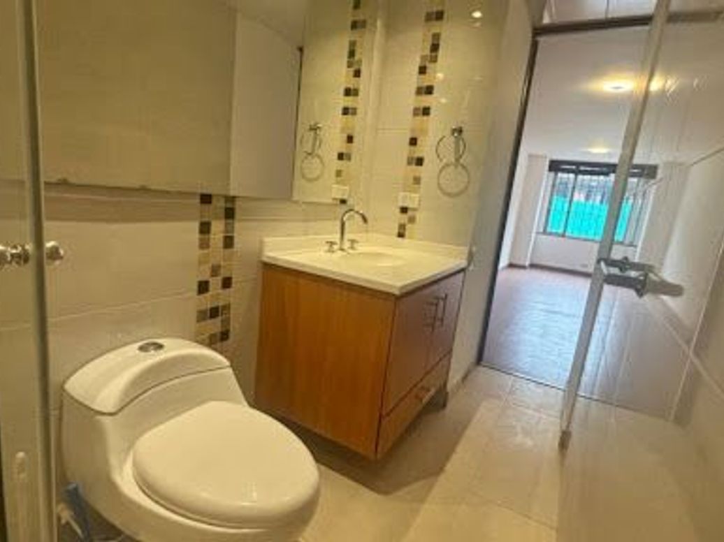 Apartamento de 1 alcoba en venta en Los Rosales, Bogotá, 57 m² · foto 11 de 18