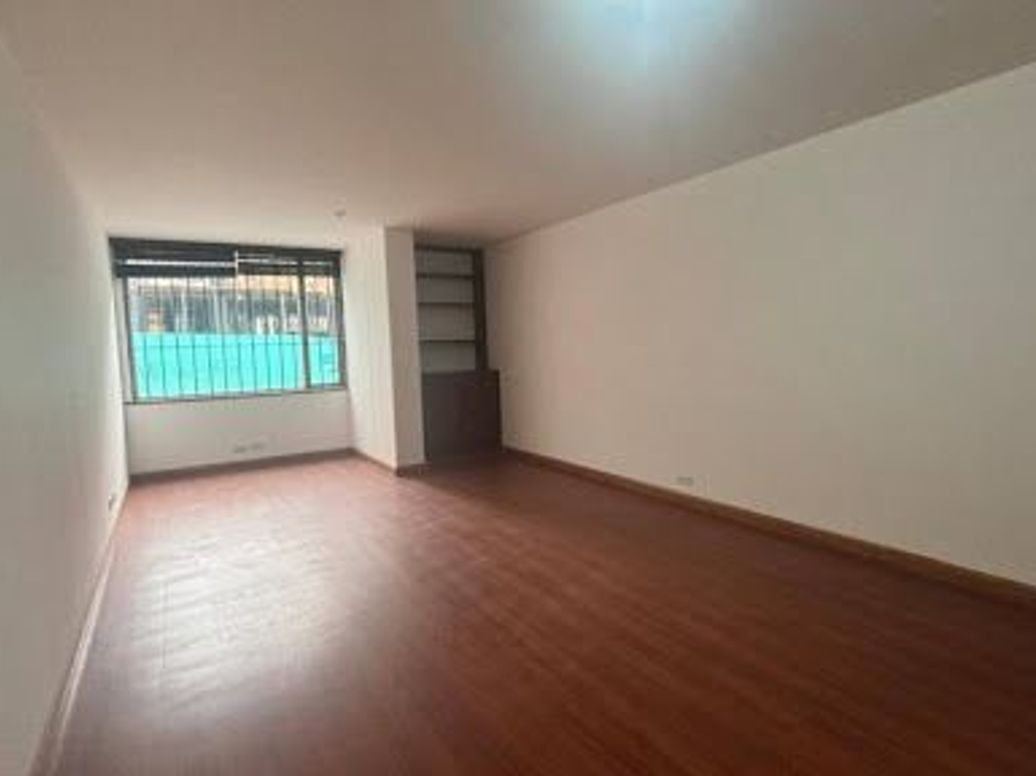 Apartamento de 1 alcoba en venta en Los Rosales, Bogotá, 57 m² · foto 3 de 18