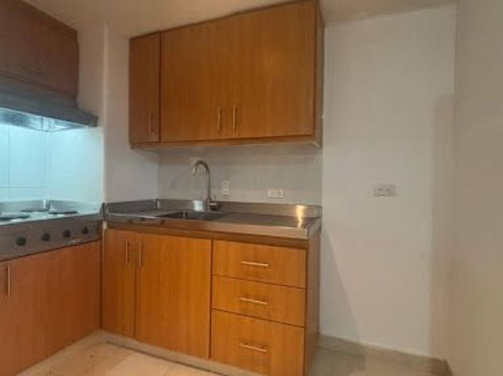 Apartamento de 1 alcoba en venta en Los Rosales, Bogotá, 57 m² · foto 8 de 18