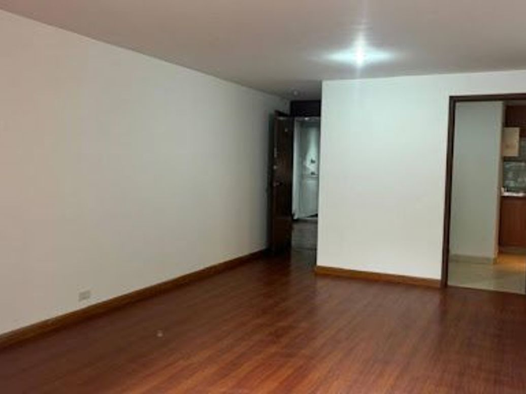 Apartamento de 1 alcoba en venta en Los Rosales, Bogotá, 57 m² · foto 5 de 18