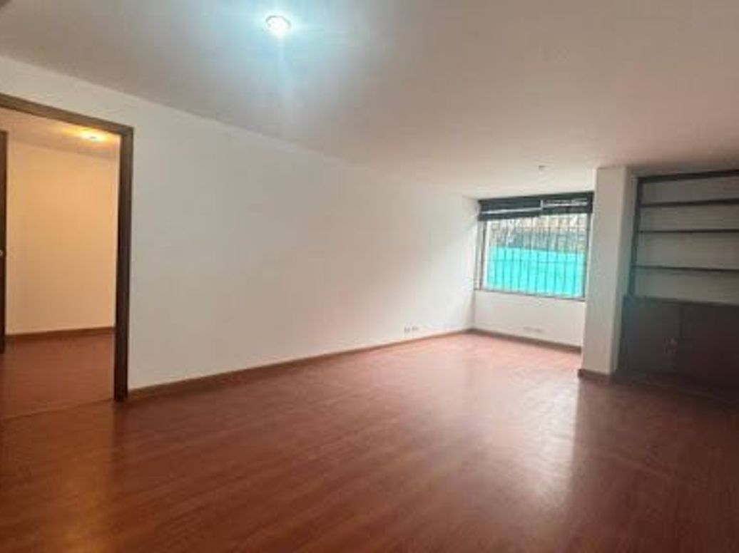Apartamento de 1 alcoba en venta en Los Rosales, Bogotá, 57 m² · foto 4 de 18