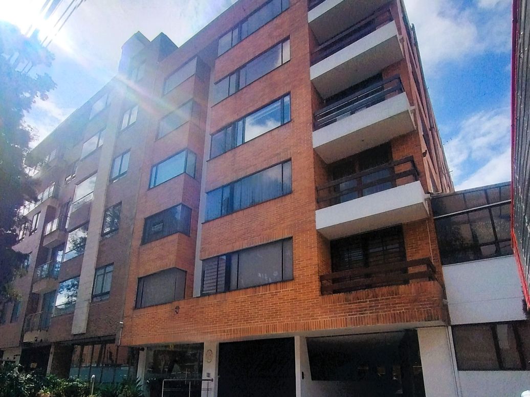 Apartamento de 3 alcobas en venta en San Patricio, Bogotá, 137 m² · foto 2 de 20