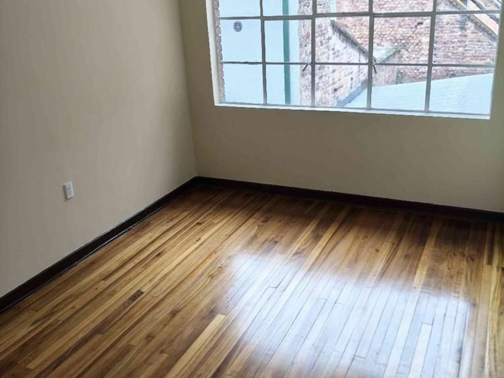 Casa de 6 alcobas en venta en Banco Central, Bogotá, 249 m² · foto 9 de 20