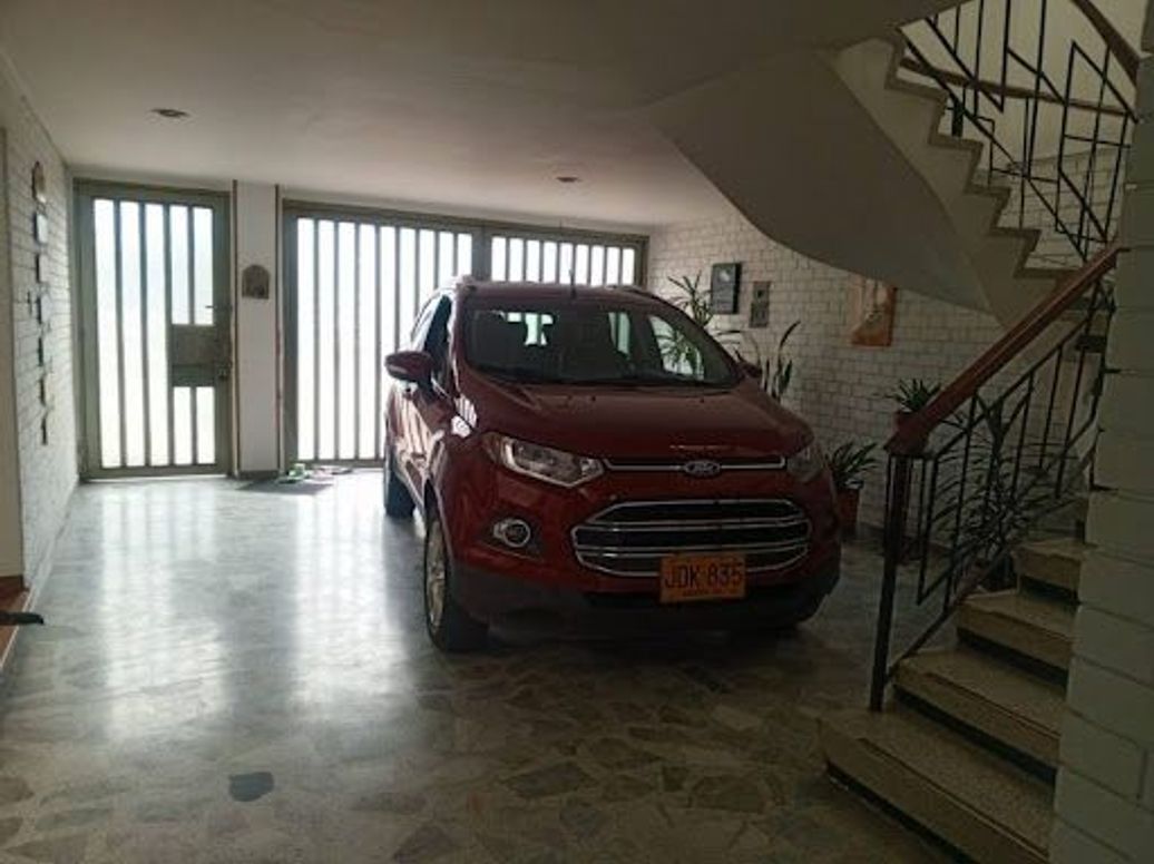 Casa de 4 alcobas en venta en Normandía, Bogotá, 270 m² · foto 2 de 20