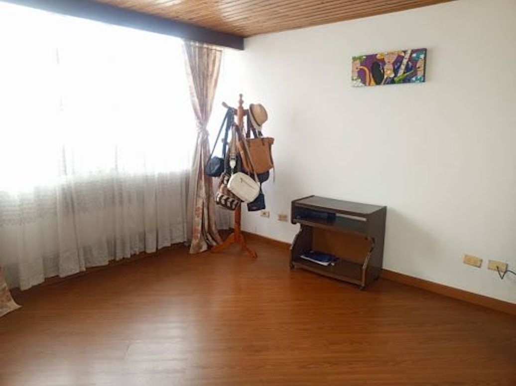 Casa de 4 alcobas en venta en Normandía, Bogotá, 270 m² · foto 13 de 20