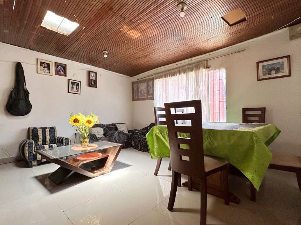 Casa de 8 alcobas en venta en Ciudad Jardín Norte, Bogotá, 211 m² · foto 4 de 8