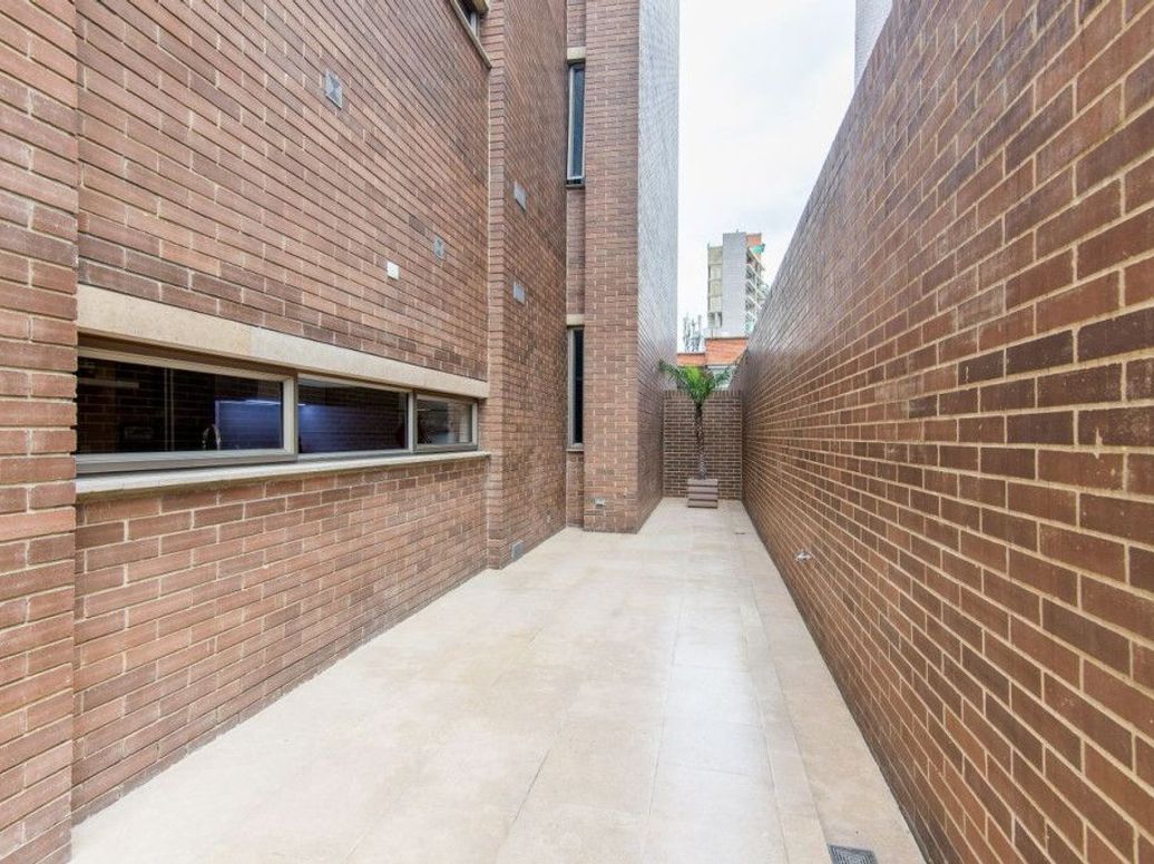 Apartamento de 3 alcobas en venta en El Refugio, Bogotá, 187 m² · foto 8 de 18