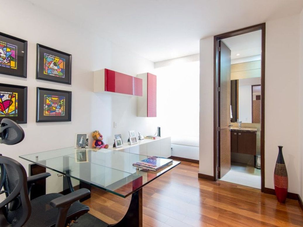 Apartamento de 3 alcobas en venta en El Refugio, Bogotá, 187 m² · foto 15 de 18
