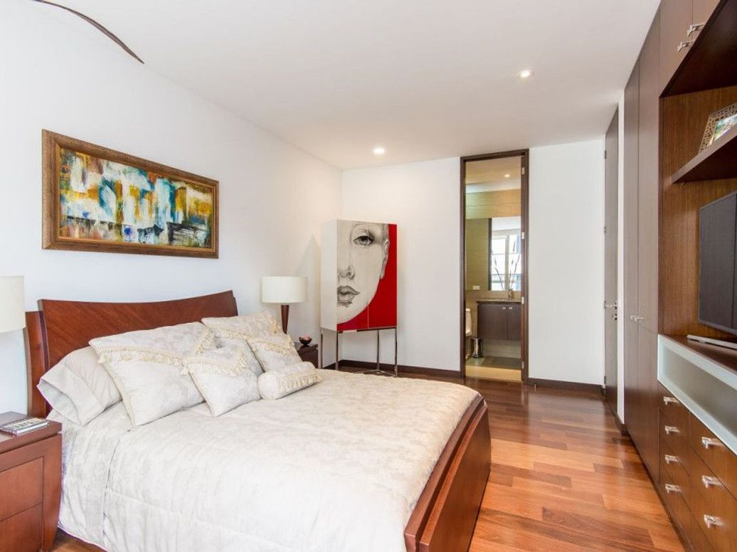 Apartamento de 3 alcobas en venta en El Refugio, Bogotá, 187 m² · foto 12 de 18