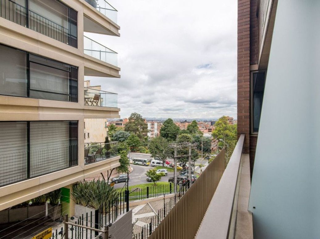 Apartamento de 3 alcobas en venta en El Refugio, Bogotá, 187 m² · foto 13 de 18