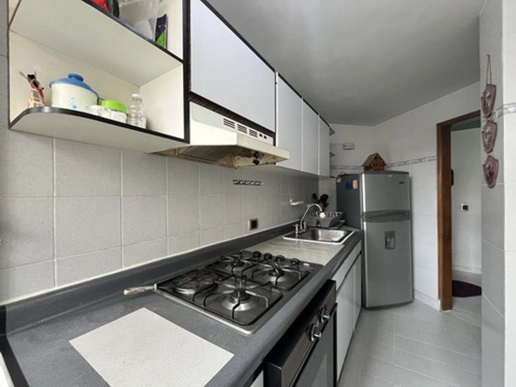 Apartamento de 3 alcobas en venta en Caobos Salazar, Bogotá, 74 m² · foto 4 de 10