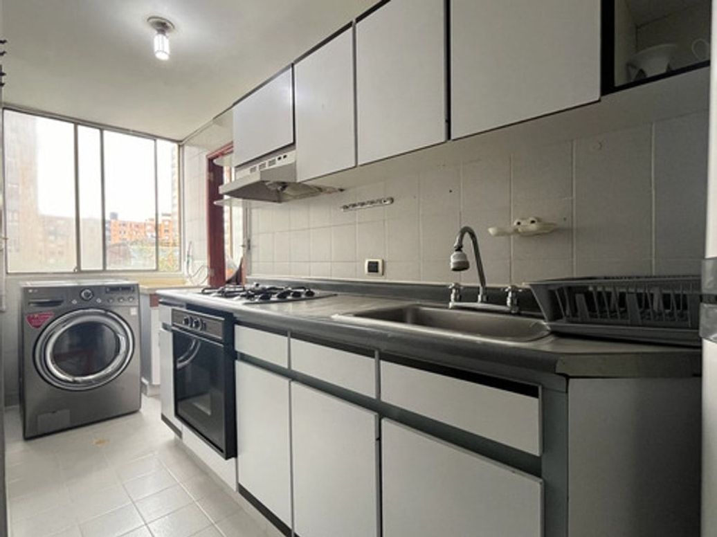 Apartamento de 3 alcobas en venta en Caobos Salazar, Bogotá, 74 m² · foto 3 de 10