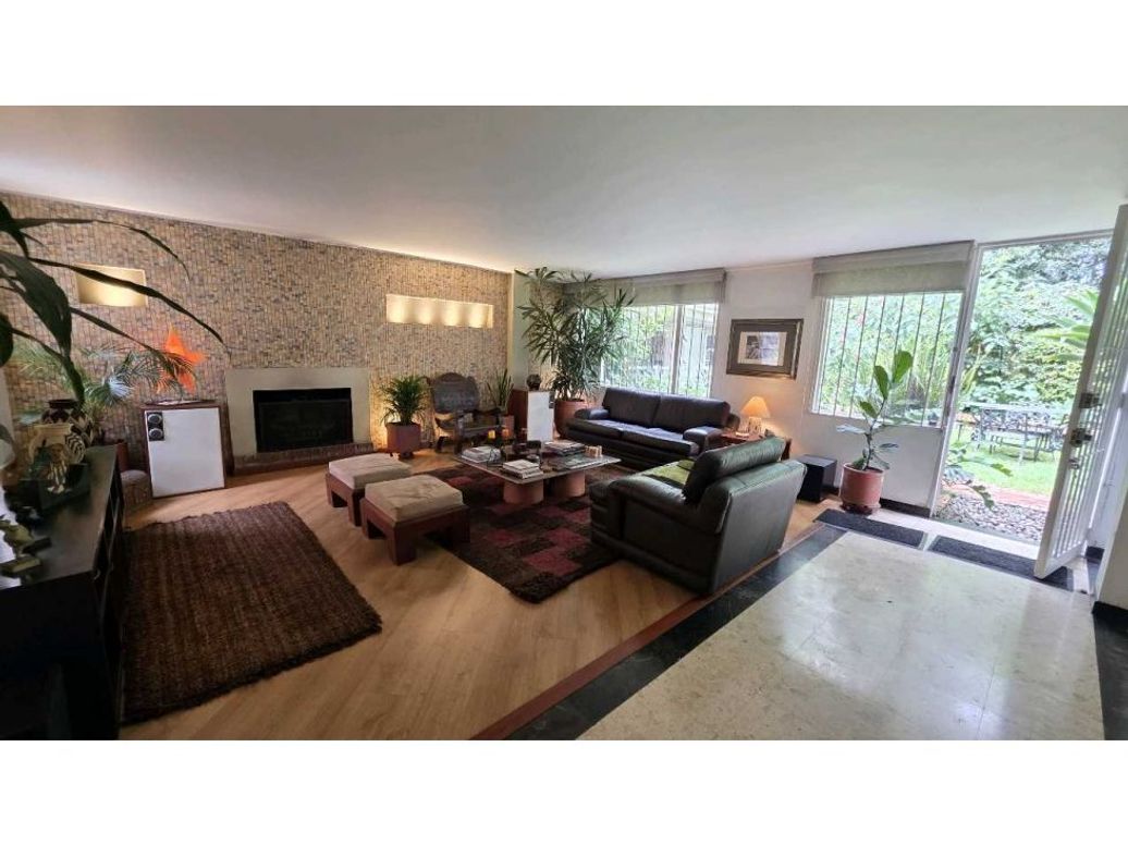 Casa de 4 alcobas en venta en Niza, Bogotá, 340 m² · foto 3 de 20