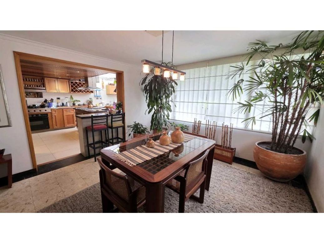 Casa de 4 alcobas en venta en Niza, Bogotá, 340 m² · foto 8 de 20