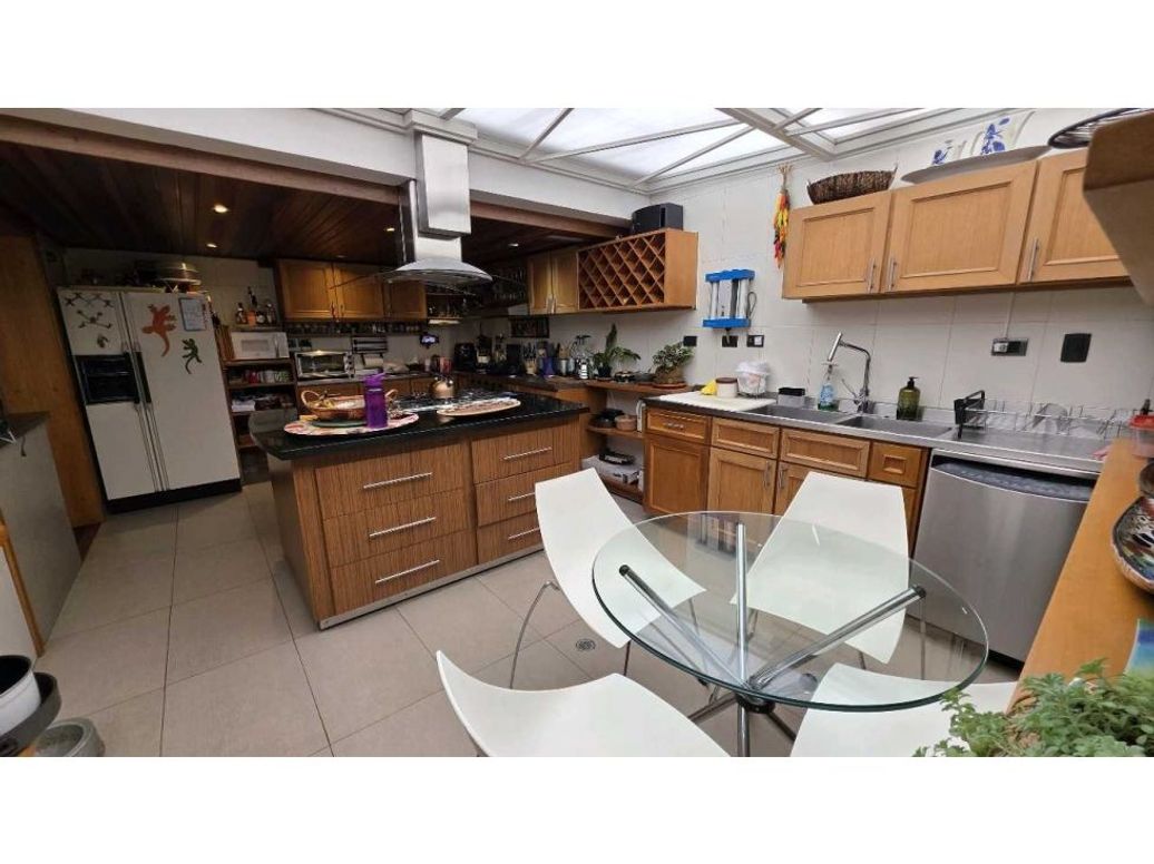 Casa de 4 alcobas en venta en Niza, Bogotá, 340 m² · foto 10 de 20